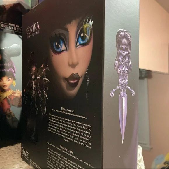 Monster High Doll Elvira Mistress of The Dark Collectible in Black Faux Leather - Picture 12 of 14